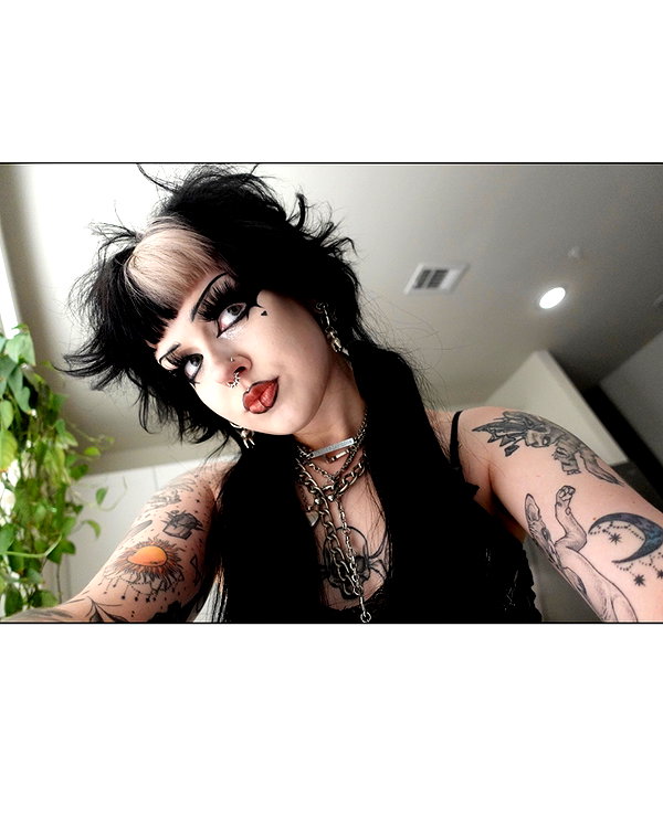 yeahimcaroline instagram image archive image