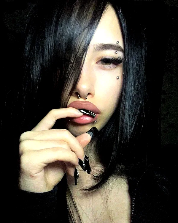 chica.niebla instagram image archive image