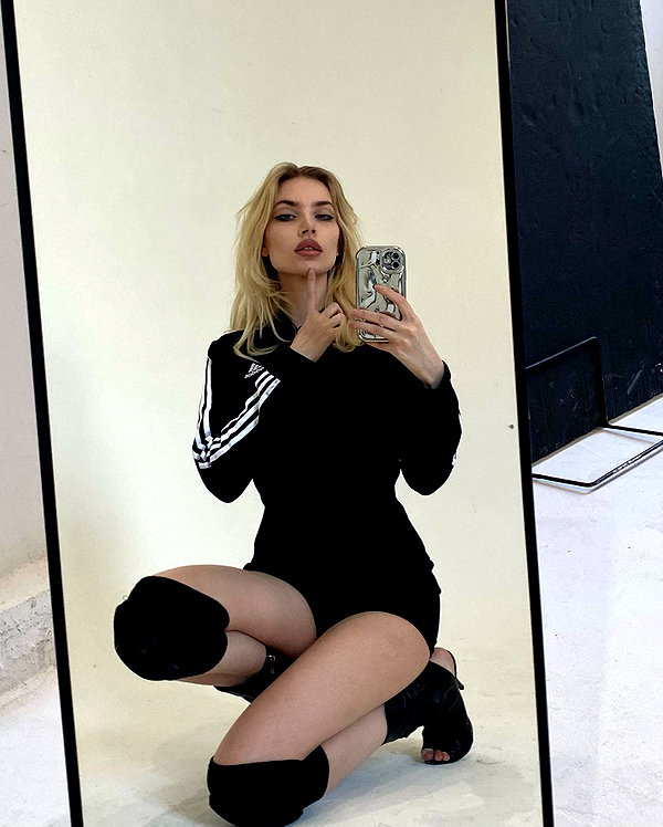 anya4everr instagram image archive image