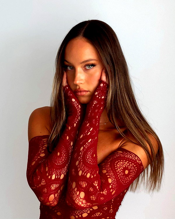olivia.mathers instagram image archive image