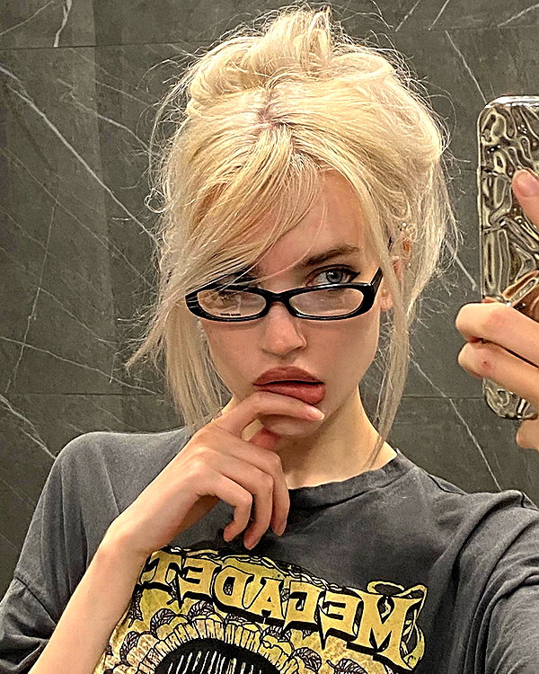 anya4everr instagram image archive image