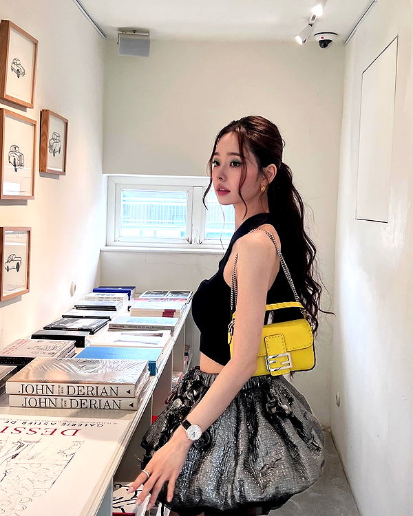 dear.zia instagram image archive image