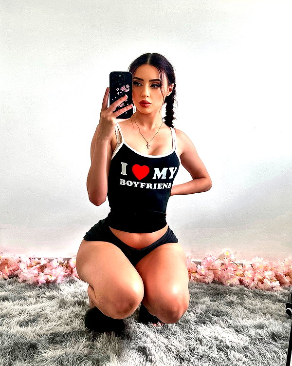 Archived image from @mellyplease on Instagram
