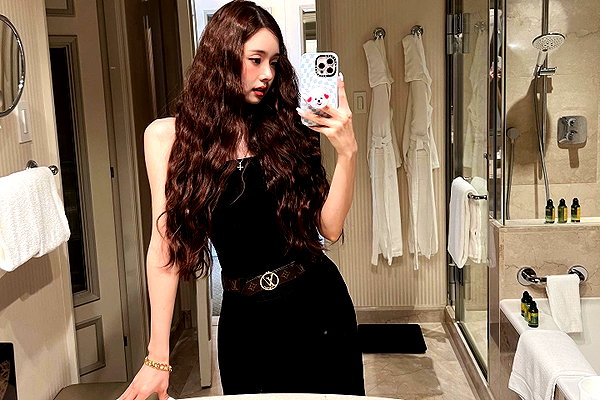 dear.zia instagram image archive image