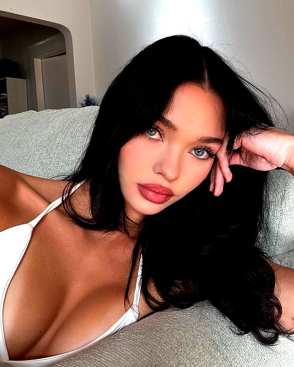 baddiesessence instagram image archive image
