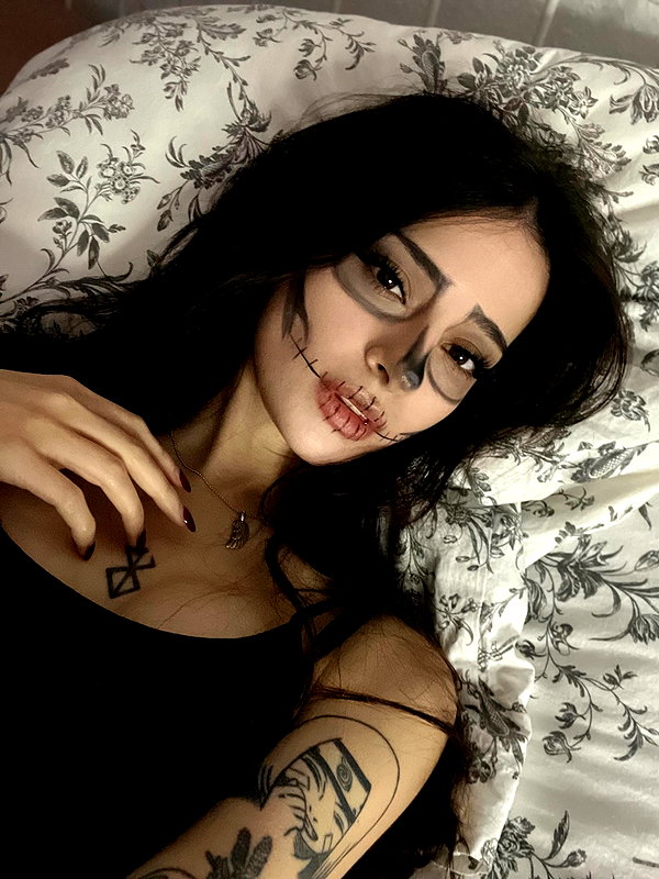 cata.leyah instagram image archive image