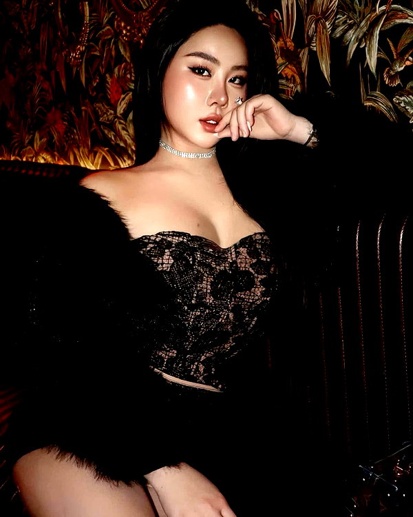 lyhythuedoxinh instagram image archive image