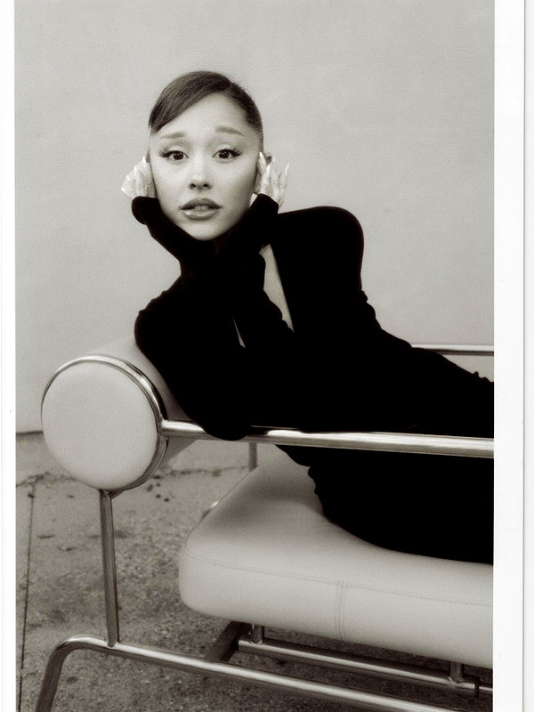 arianagrande instagram image archive image