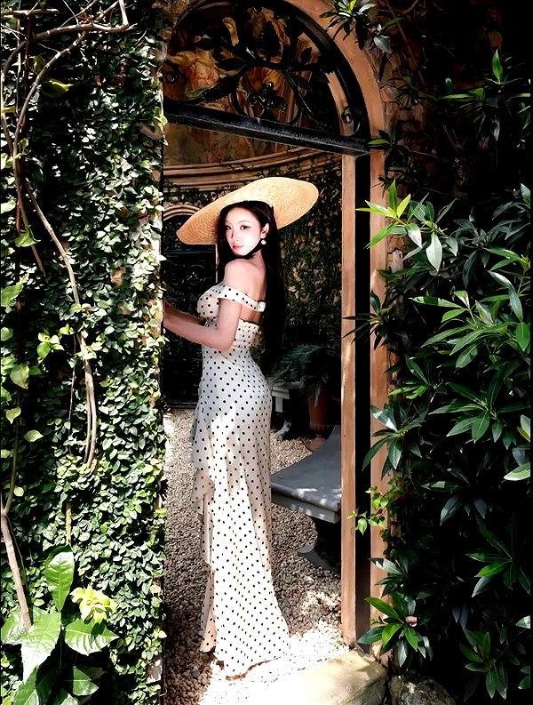 lyhythuedoxinh instagram image archive image