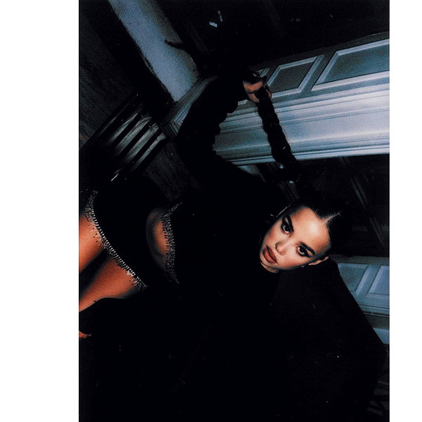 lyna_com2000 instagram image archive image
