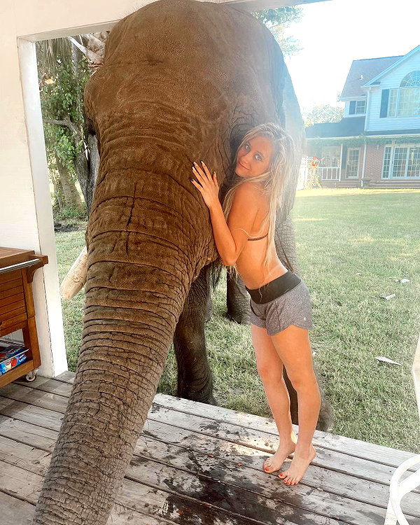 ellianawalmsley instagram image archive image