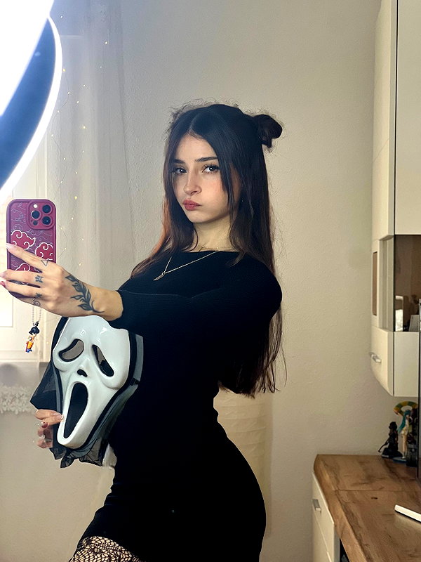 cata.leyah instagram image archive image