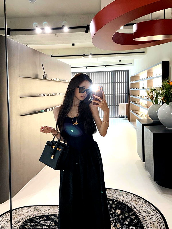 dear.zia instagram image archive image