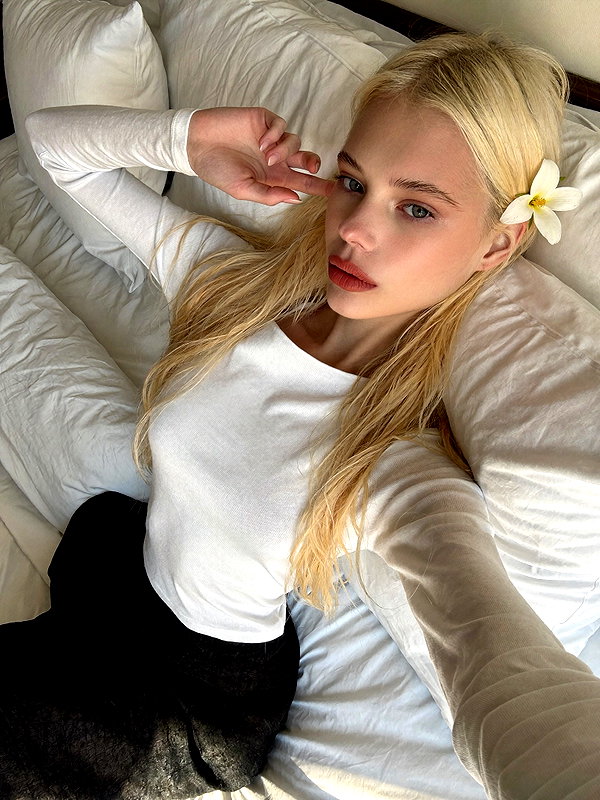 alisen.mari instagram image archive image