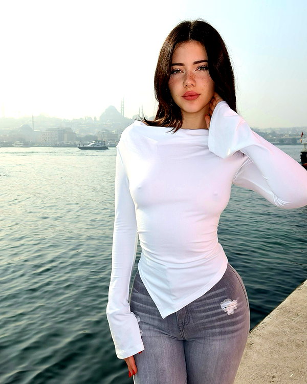 vanessa.rhd instagram image archive image