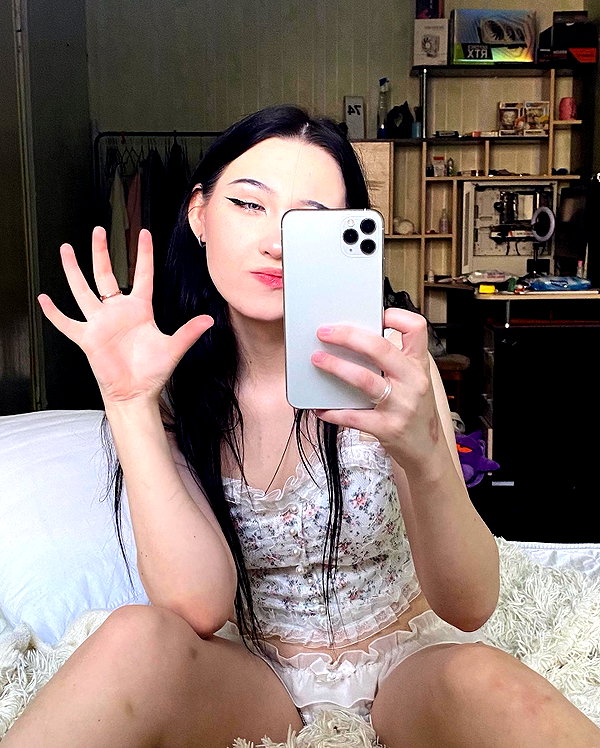llofreaki instagram image archive image
