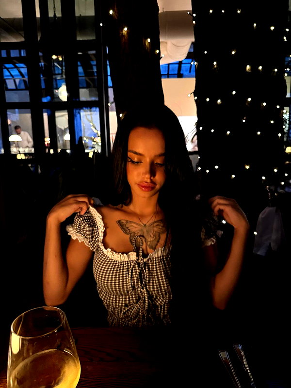 lyna_com2000 instagram image archive image