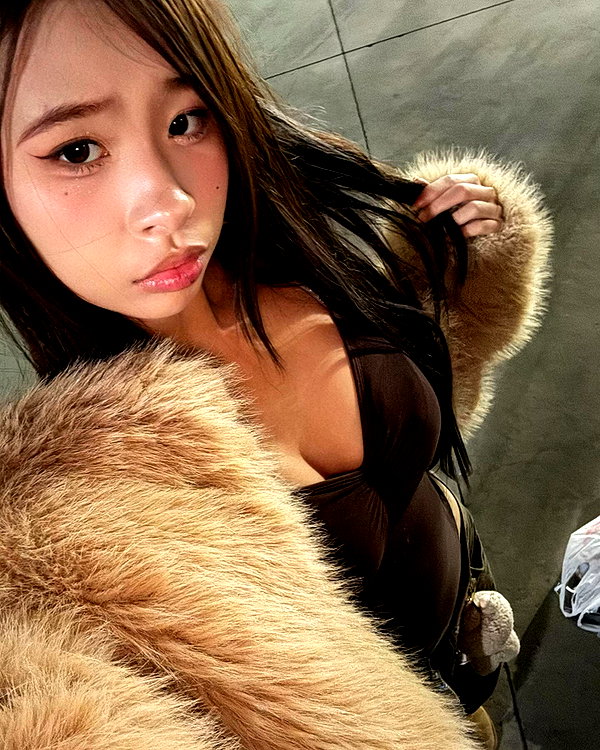 princessamelia_official instagram image archive image