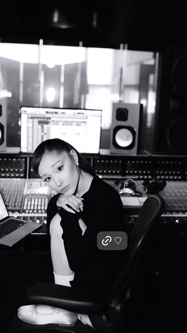 arianagrande instagram image archive image