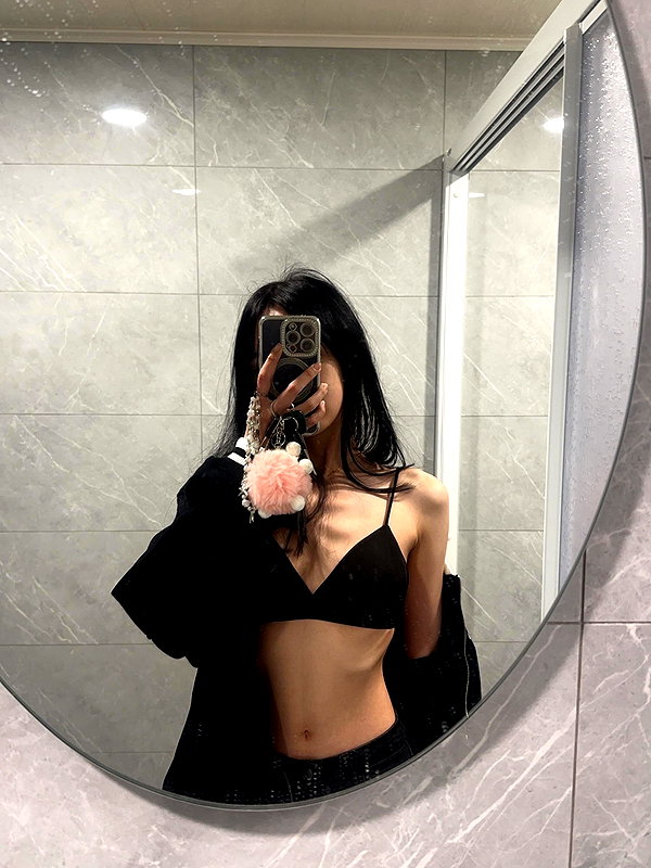 xiaojie._.891218 instagram image archive image