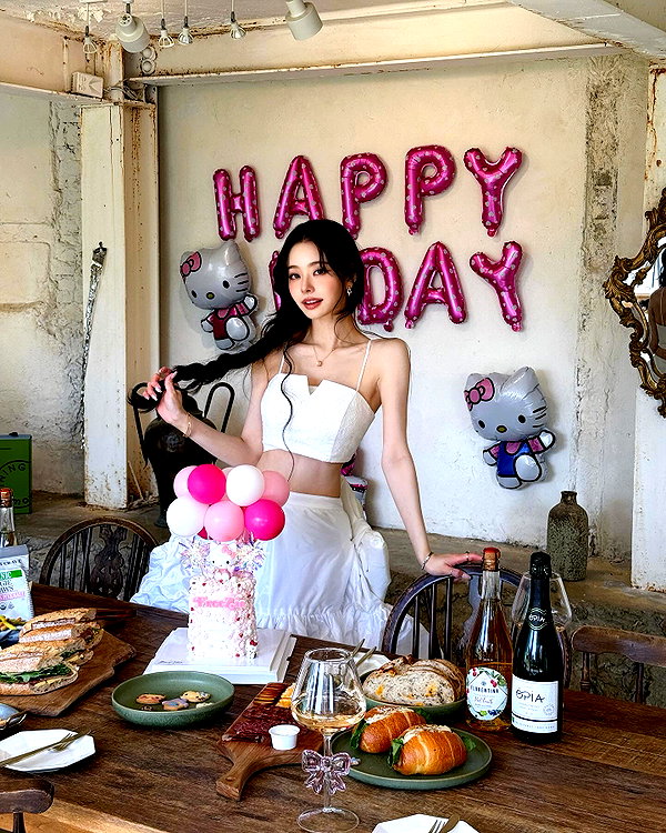 dear.zia instagram image archive image