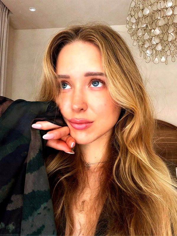 carolinezalog instagram image archive image