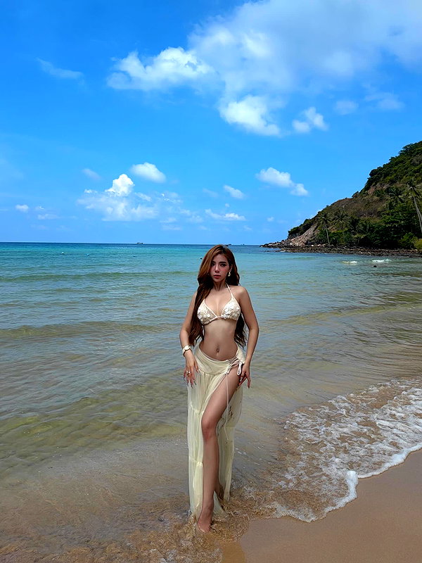 quenhi.phamm instagram image archive image