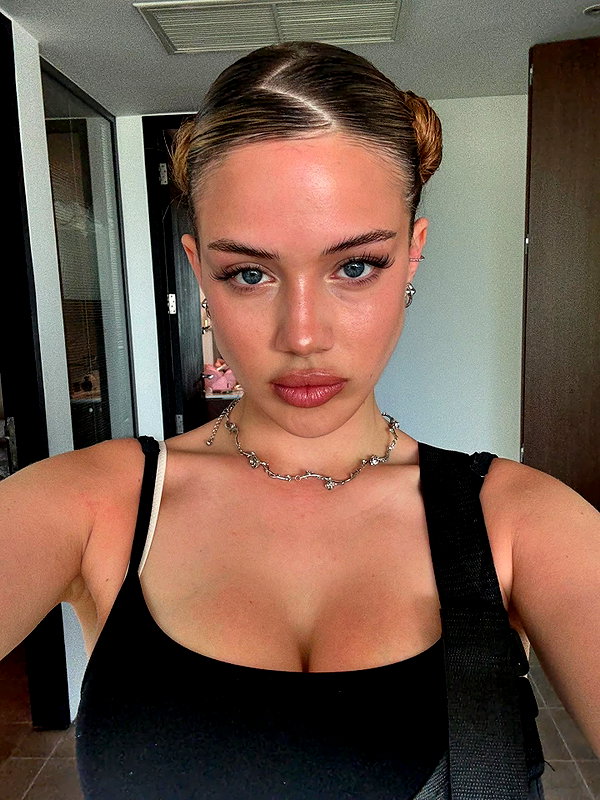 anna.utka22 instagram image archive image