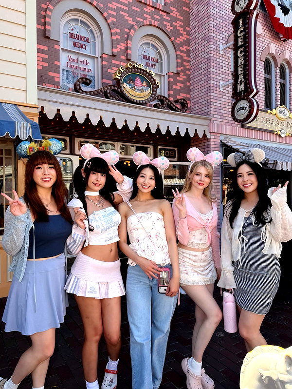 peachmilky_ instagram image archive image