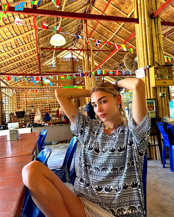 maya.keyy instagram image archive image