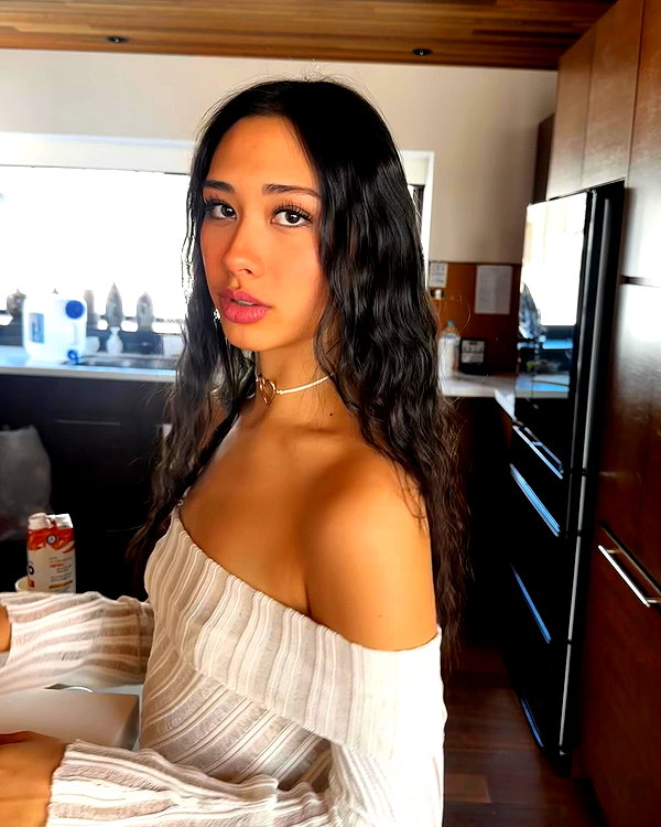 cait.knight instagram image archive image