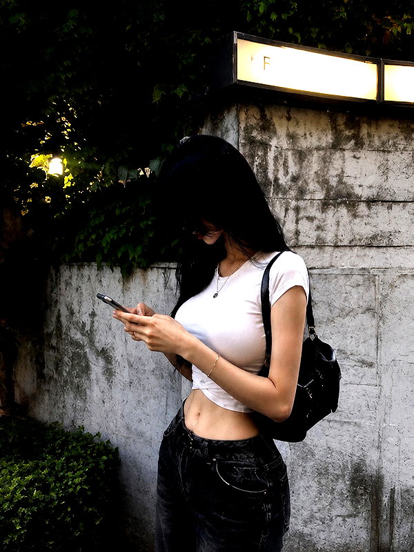 Archived image from @owol.xx on Instagram