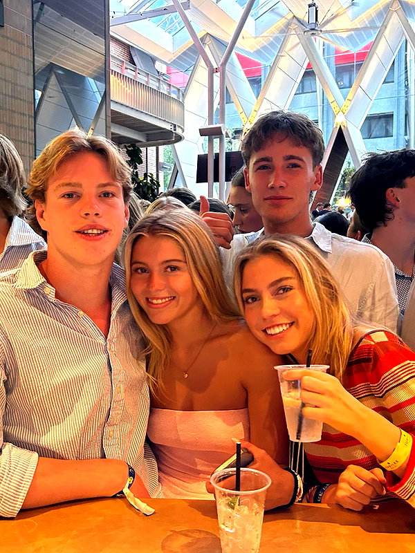 daisy_r_19 instagram image archive image