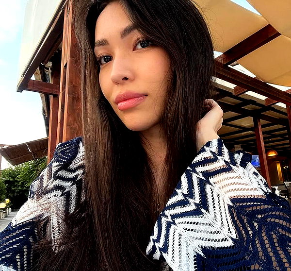 baddiesessence instagram image archive image