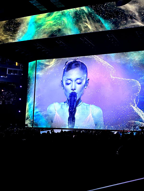 arianagrande instagram image archive image
