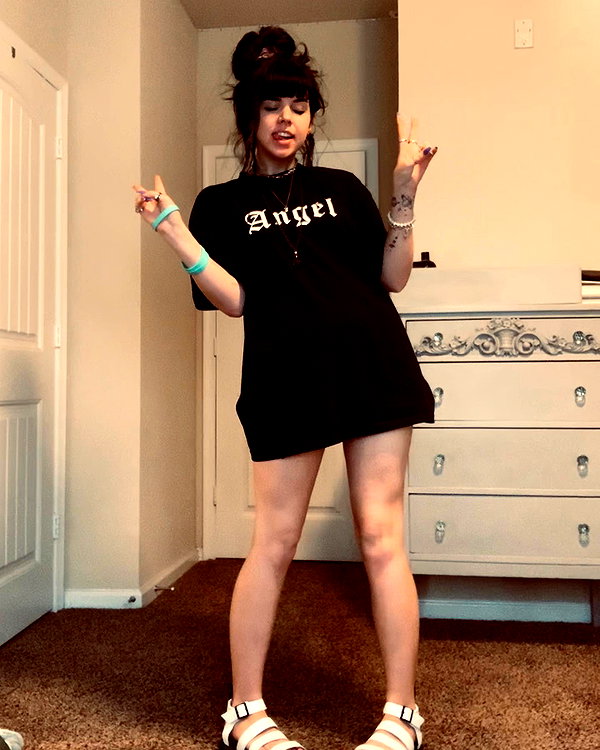 yeahimcaroline instagram image archive image