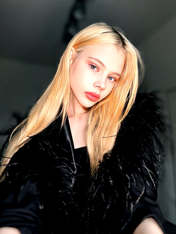 alisen.mari instagram image archive image