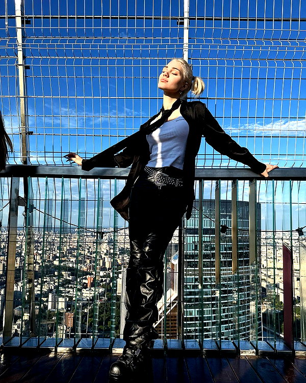 vik4au instagram image archive image