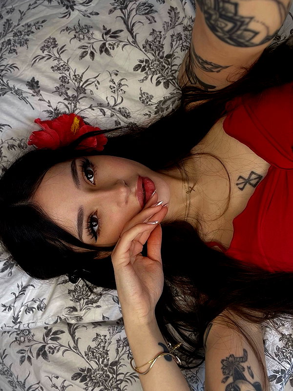 cata.leyah instagram image archive image