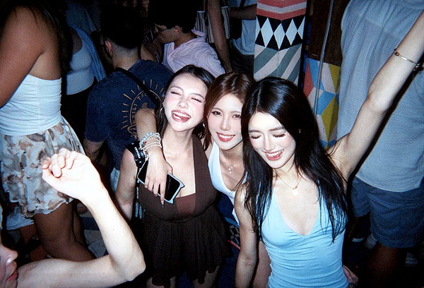 claire_is_miiii instagram image archive image