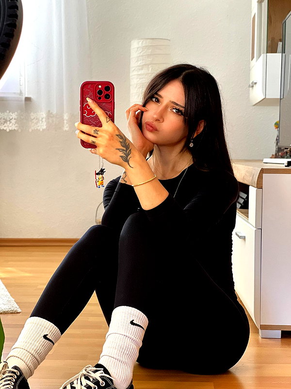 cata.leyah instagram image archive image