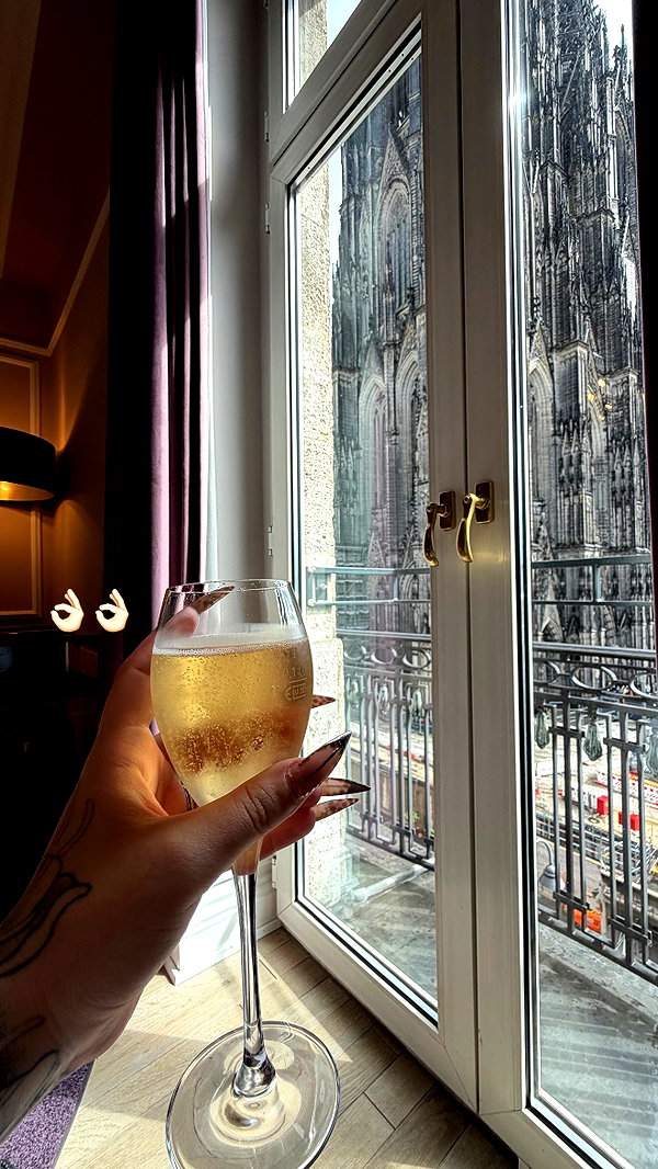 karin_orhov instagram image archive image