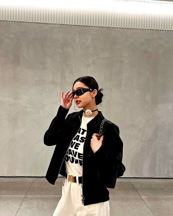 dear.zia instagram image archive image