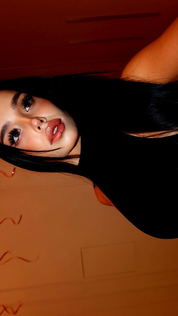 lyna_com2000 instagram image archive image