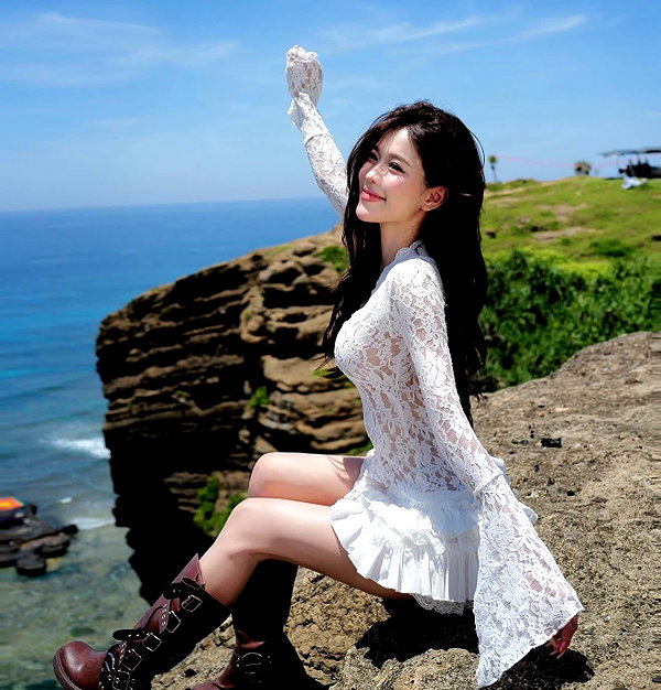 lyhythuedoxinh instagram image archive image