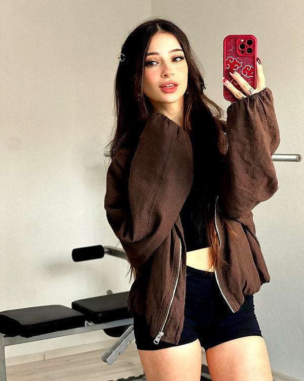 cata.leyah instagram image archive image