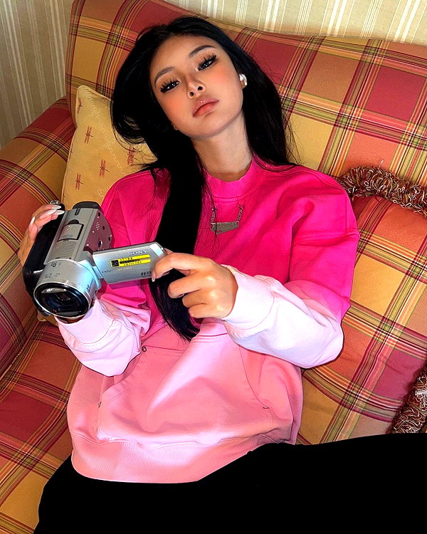 ll.lu1s instagram image archive image