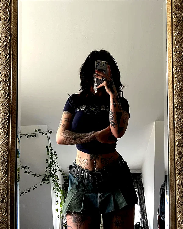 chica.niebla instagram image archive image