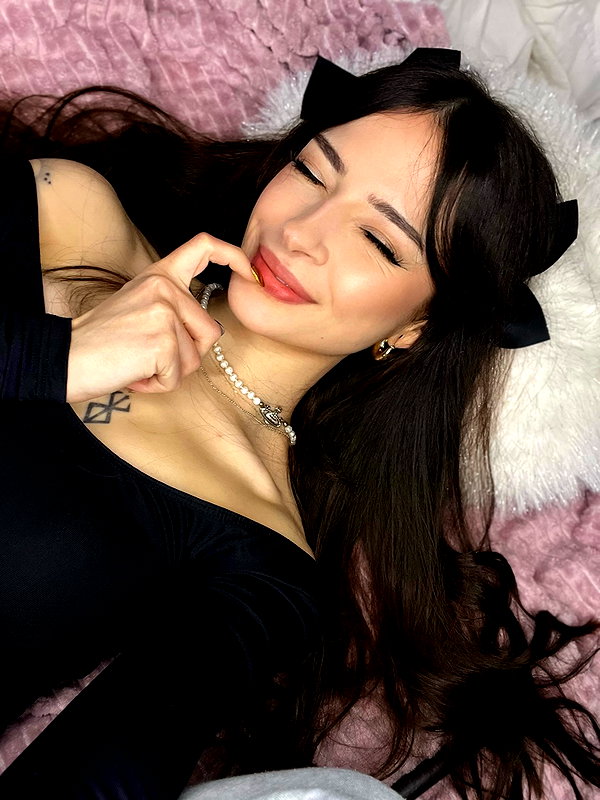 cata.leyah instagram image archive image
