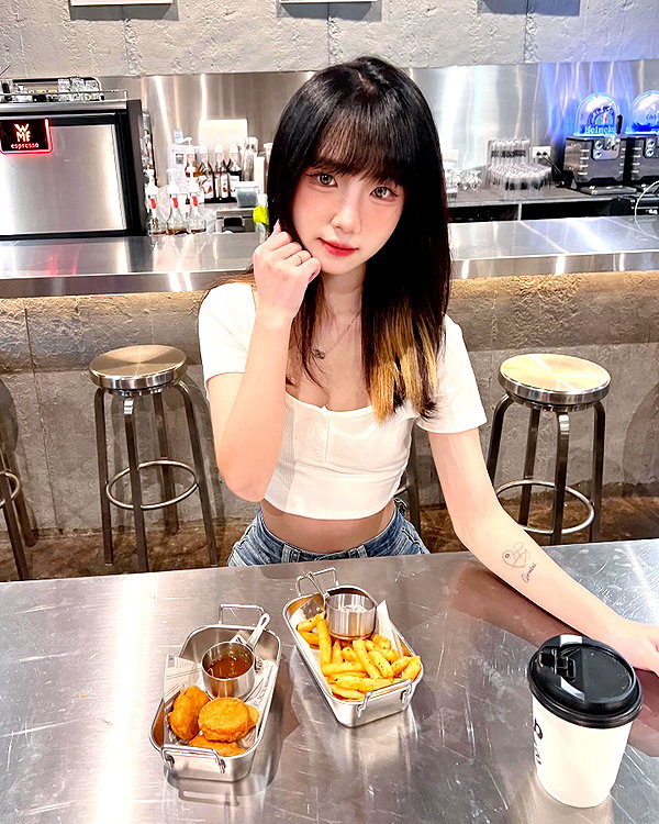 52._.0921 instagram image archive image